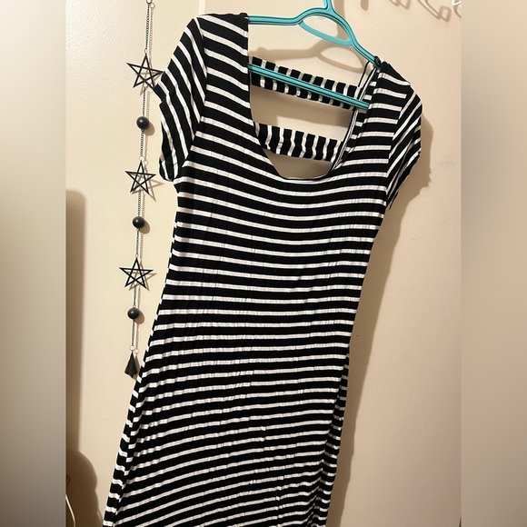 Black and White Striped Maxi Dress - Picture 3 of 4